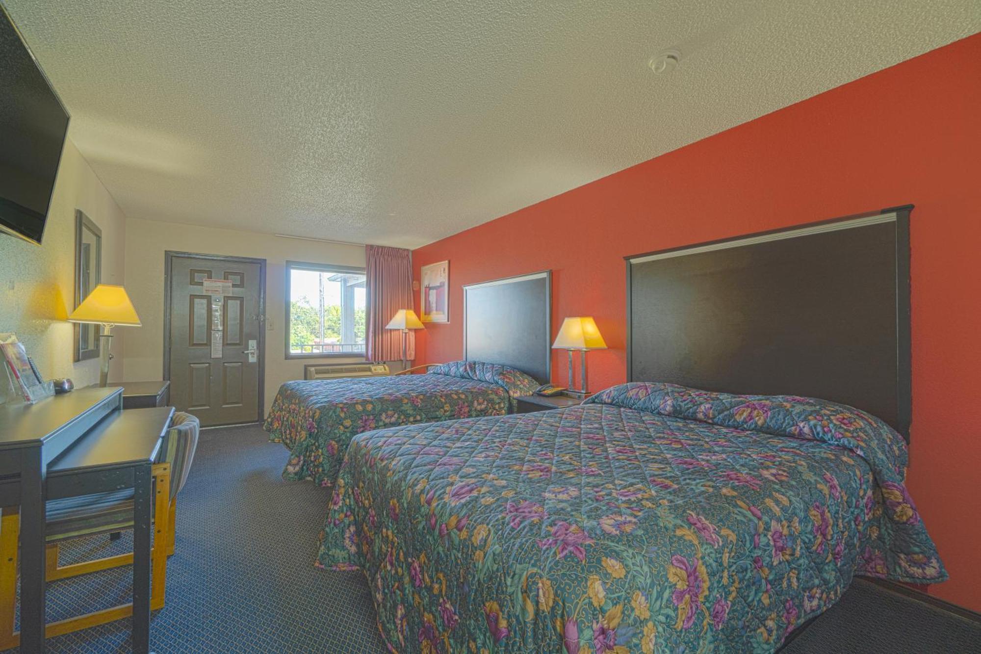 Regency Inn & Suites By Oyo Bay City Tx Exterior photo