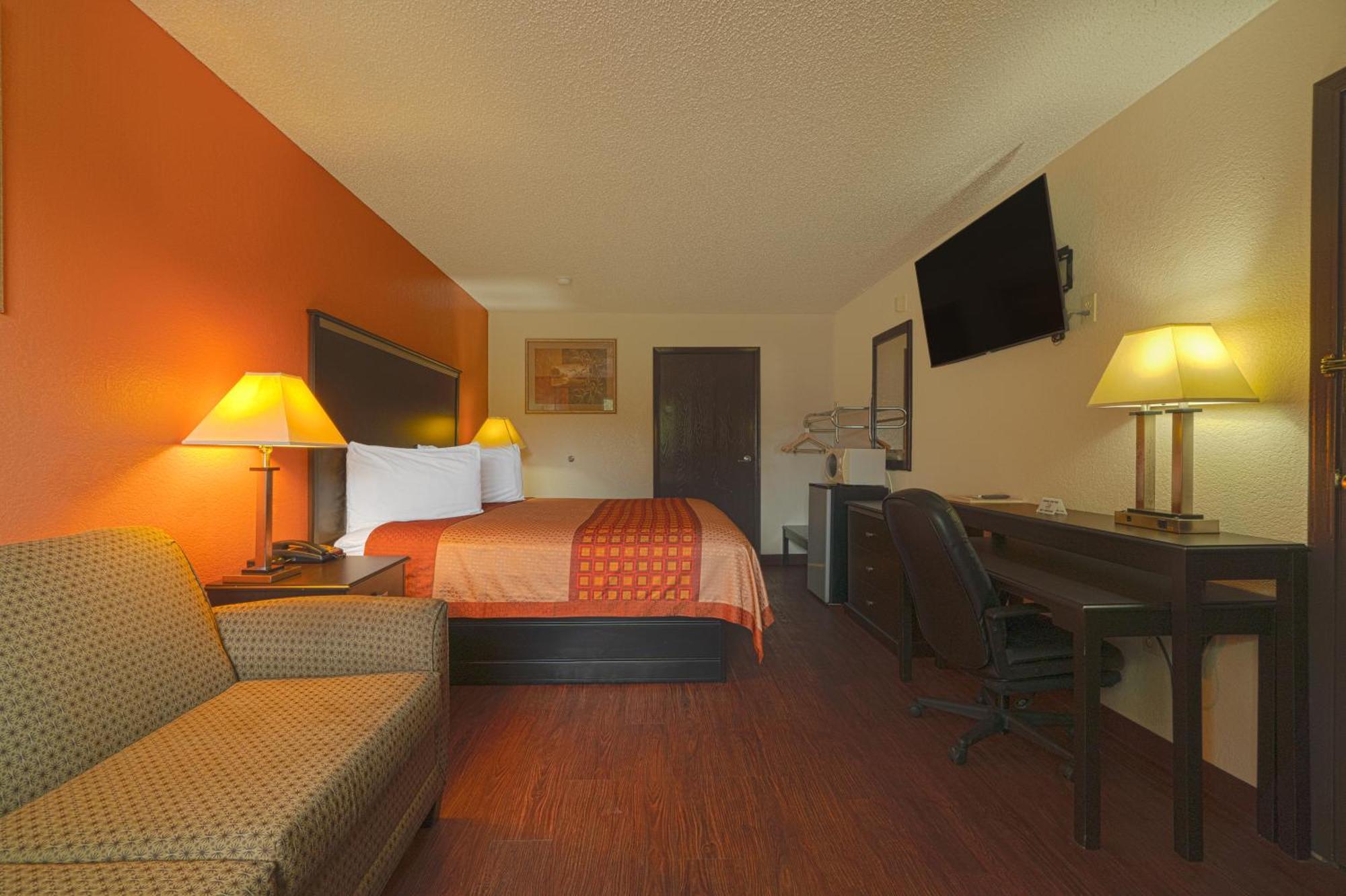 Regency Inn & Suites By Oyo Bay City Tx Exterior photo