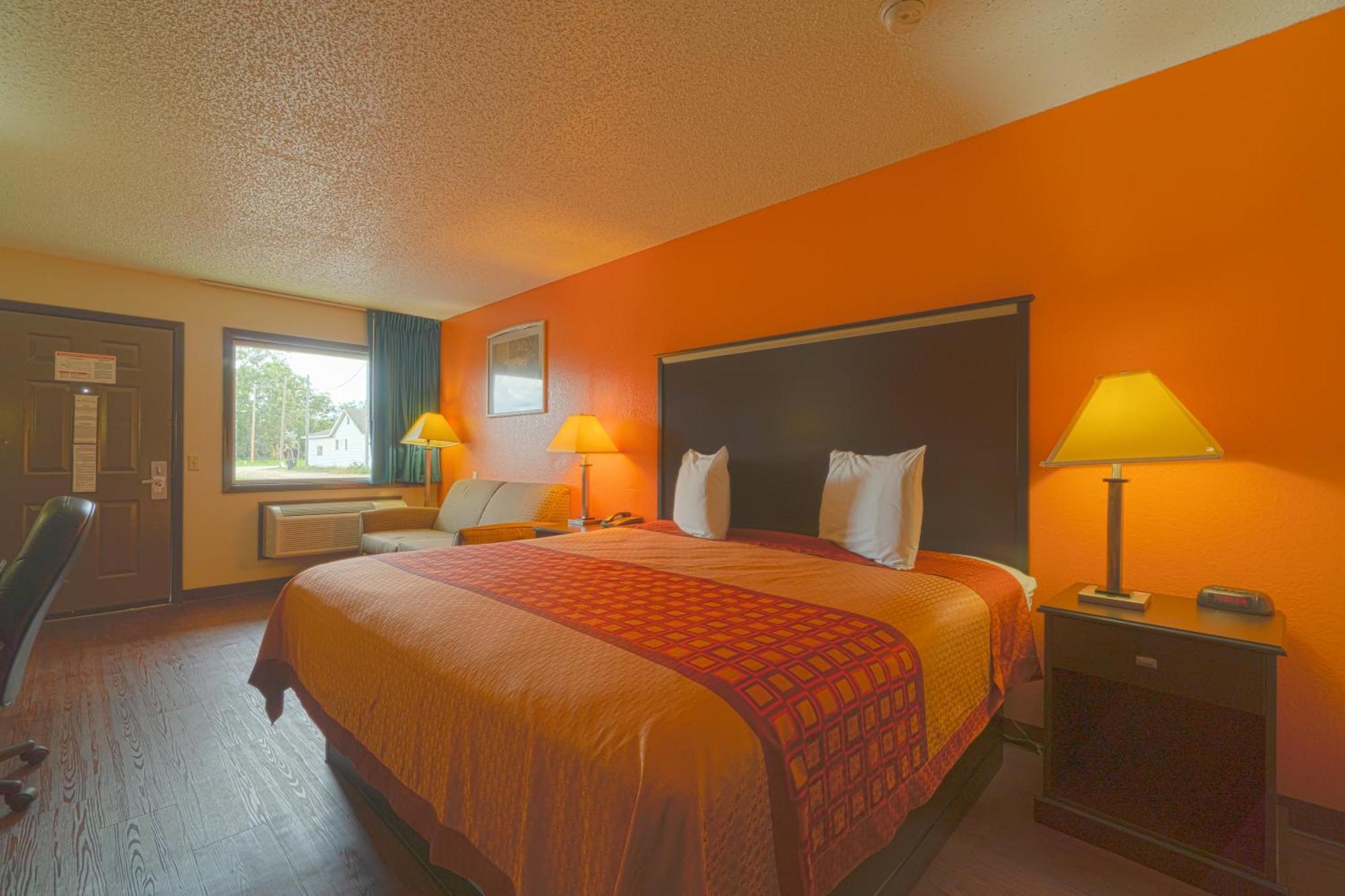 Regency Inn & Suites By Oyo Bay City Tx Exterior photo