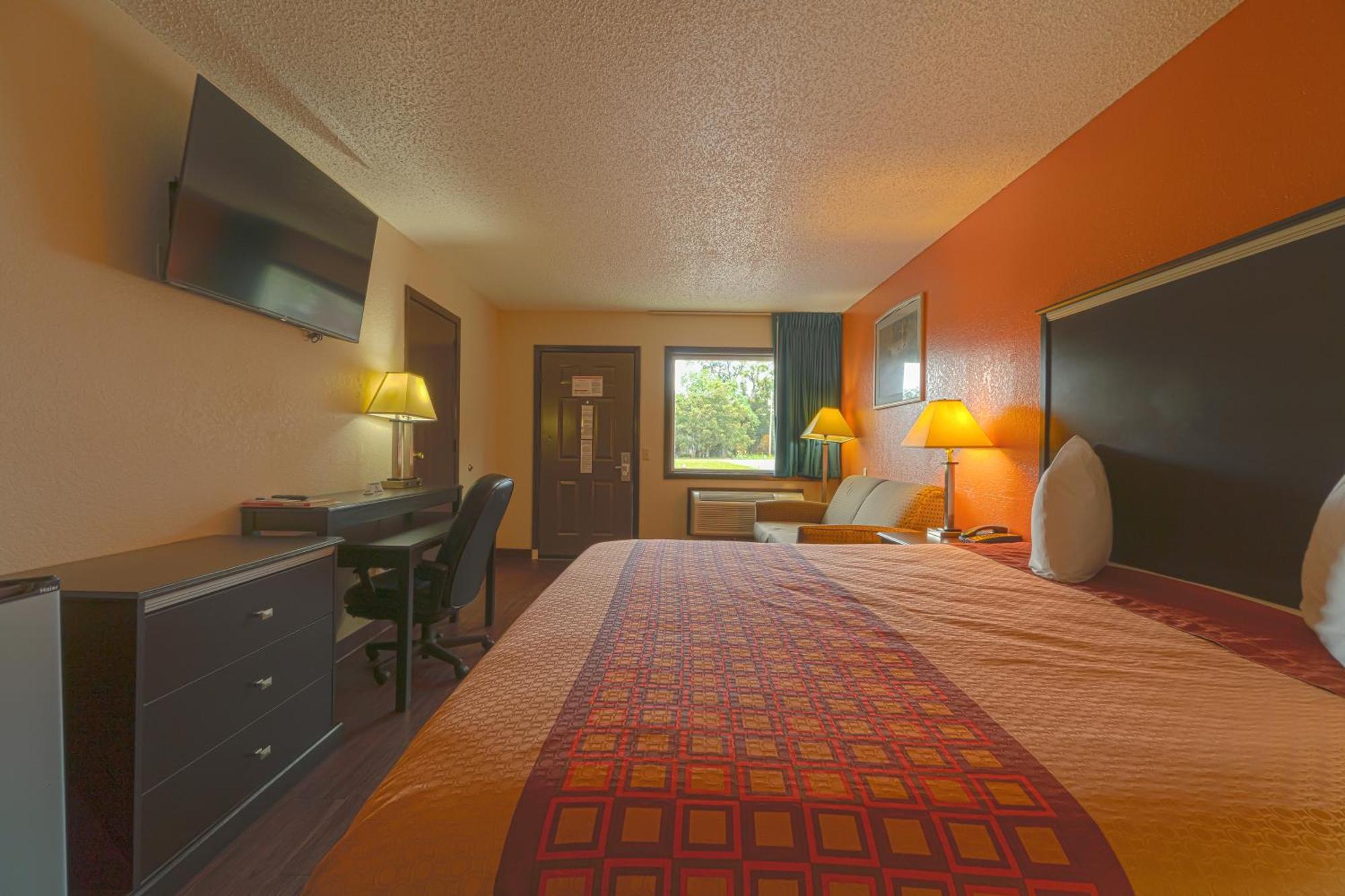 Regency Inn & Suites By Oyo Bay City Tx Exterior photo