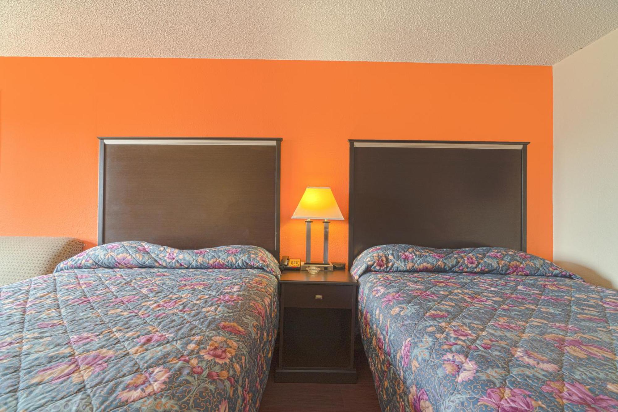 Regency Inn & Suites By Oyo Bay City Tx Exterior photo