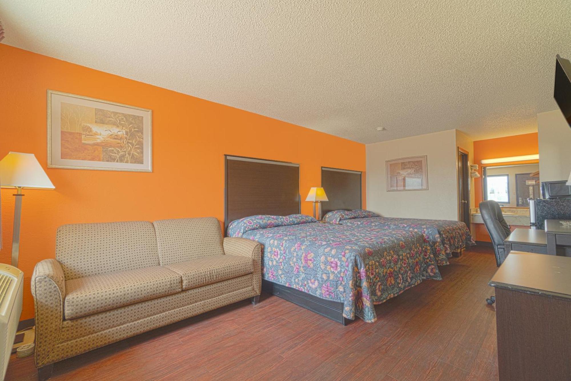 Regency Inn & Suites By Oyo Bay City Tx Exterior photo
