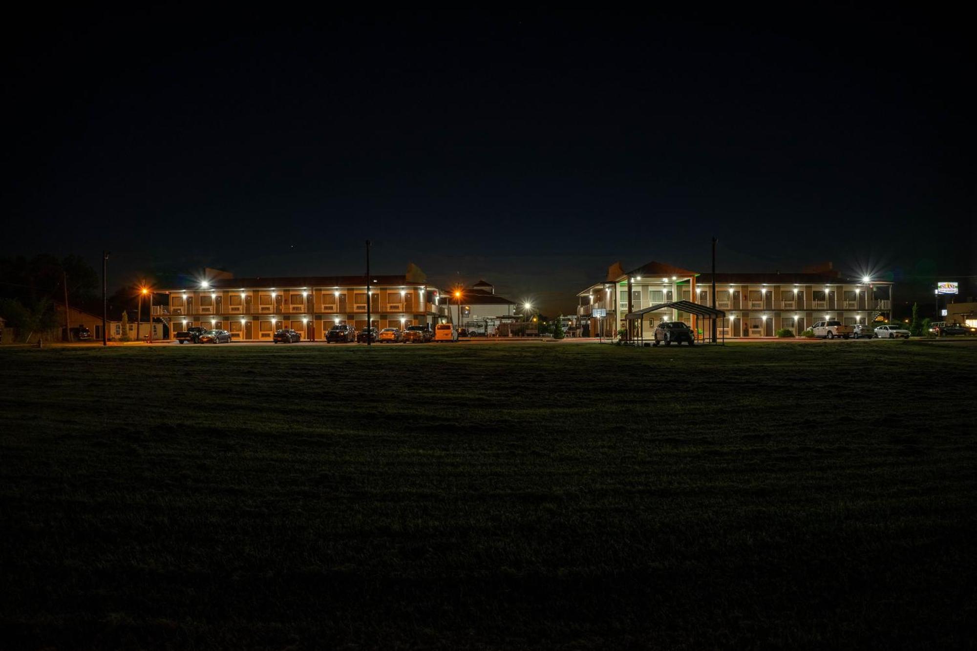 Regency Inn & Suites By Oyo Bay City Tx Exterior photo